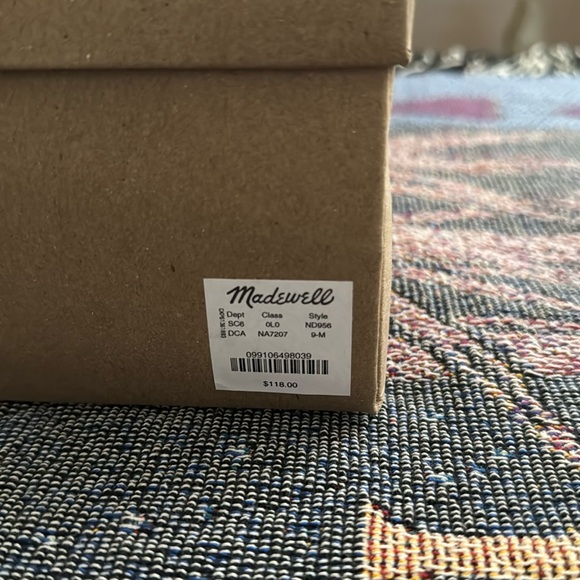 Brand New in Box. Madewell Cloud fit Strappy Lugsole Sandals - Picture 7 of 7